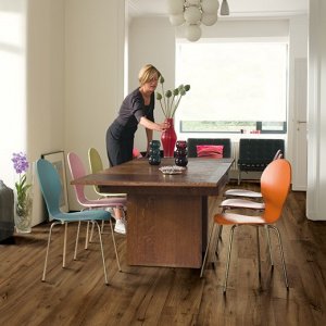Ламинат Quick-step Eligna Wide UW1542 Реставрированнный темный каштан (8мм/32кл/1,835м2) 1380*190, м2
